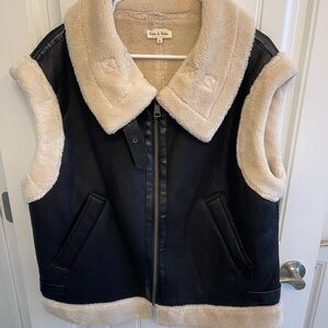 Black vest with white Sherpa details!! Buckle neck closure . NEVER Worn! Size L